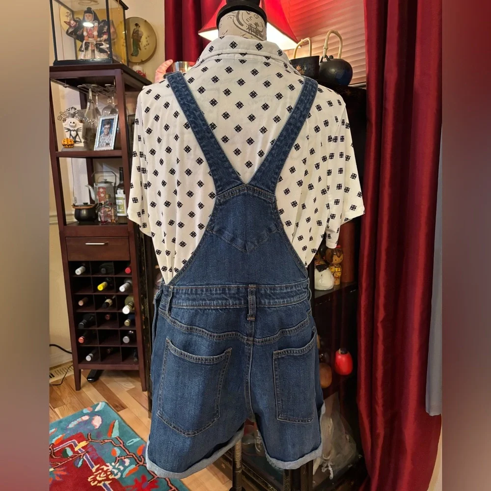 Old Navy Distressed Overall Shorts - Picture 3 of 6